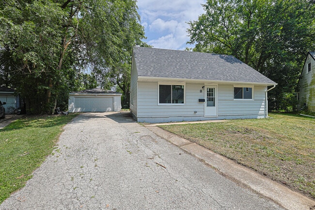 property at 8 Allegheny Ct