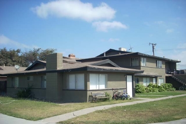 17142 Emerald Ln in Huntington Beach, CA - Building Photo