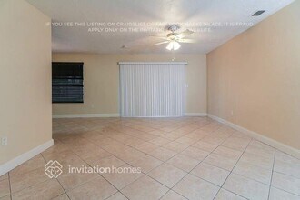 10221 Dolphin Rd in Cutler Bay, FL - Building Photo - Building Photo