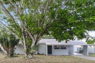 58 Marshall Ln in Frostproof, FL - Building Photo