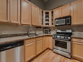 312 N May St, Unit 2H in Chicago, IL - Foto de edificio - Building Photo