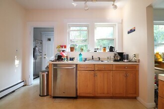 40 Atherton Rd, Unit 2 in Brookline, MA - Building Photo - Building Photo