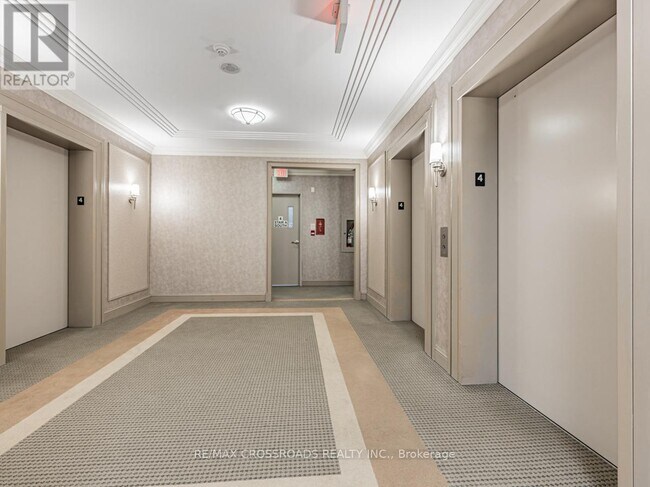 135-135 Wynford Dr in Toronto, ON - Building Photo - Building Photo