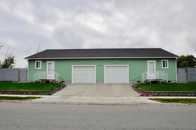 property at 8176 W Boekel Rd