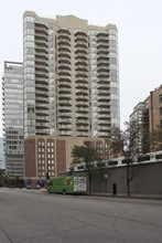 Admirals Pointe in Chicago, IL - Building Photo - Building Photo