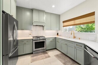 5701 Sunset Ridge in Austin, TX - Building Photo - Building Photo
