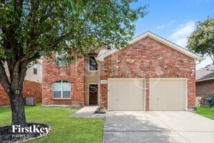 3025 Meadowbrook Dr in Grand Prairie, TX - Building Photo