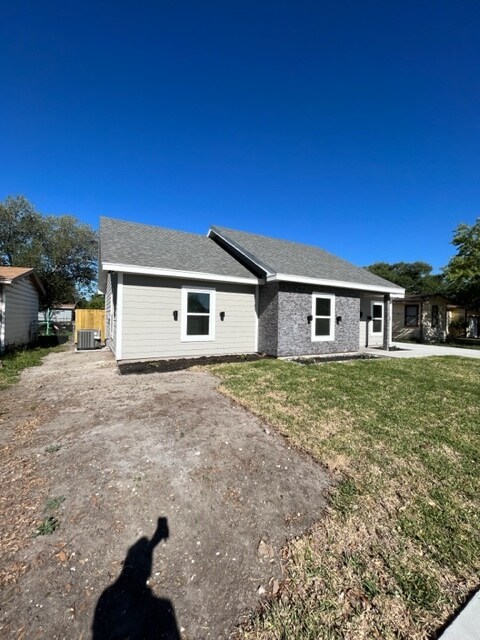 523 William St in Kingsville, TX - Building Photo - Building Photo