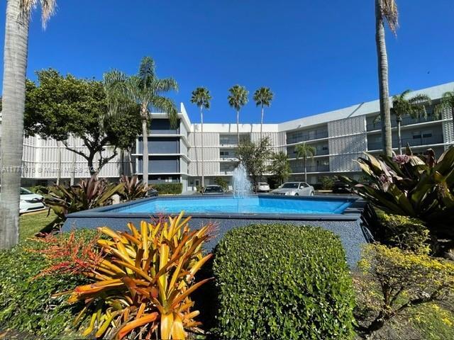 871 NE 195th St in Miami, FL - Building Photo