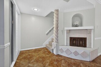 323 Sandtree Dr in Palm Beach Gardens, FL - Building Photo - Building Photo