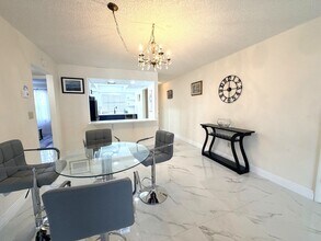 7050 Nantucket Cir in North Fort Myers, FL - Building Photo - Building Photo