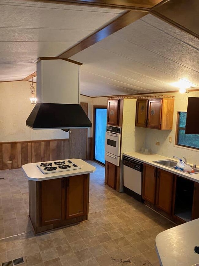 416 Schaal Rd in Mineral Springs, AR - Building Photo - Building Photo