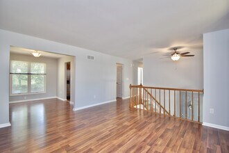 647 Regent Rd in Cincinnati, OH - Building Photo - Building Photo