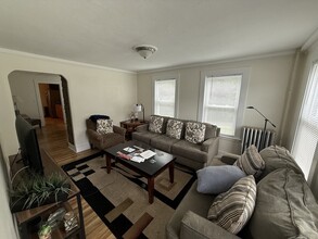 21 S Walnut St, Unit 1 in Quincy, MA - Foto de edificio - Building Photo