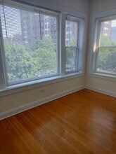 6856 S Oglesby Ave in Chicago, IL - Foto de edificio - Building Photo