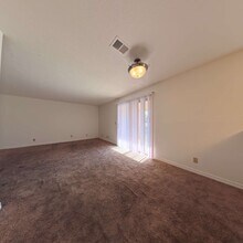 5499 Indian River Dr in Las Vegas, NV - Building Photo - Building Photo