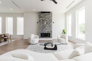 5703 Dolores St in Houston, TX - Building Photo