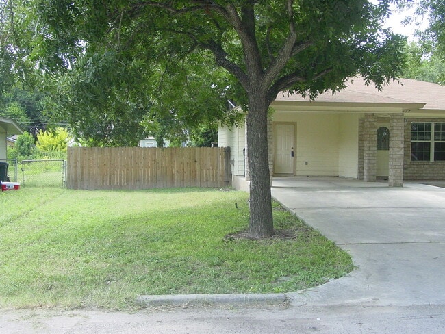 617 Conway Dr in San Marcos, TX - Building Photo - Building Photo