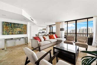 1000 W Island Blvd, Unit 2407 in Aventura, FL - Building Photo - Building Photo