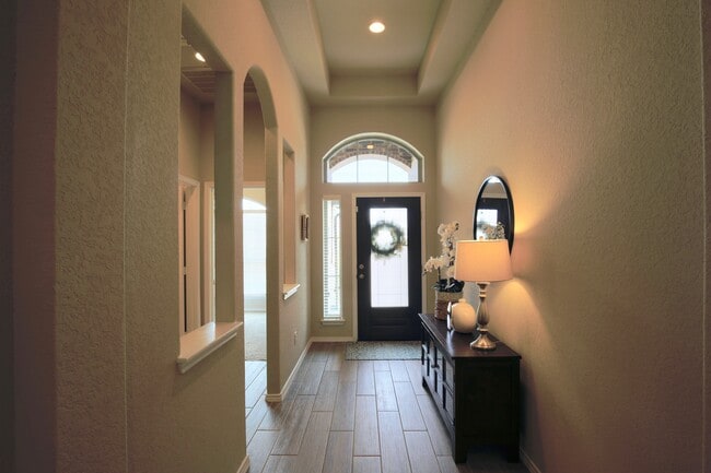 2406 Valencia Crest in San Antonio, TX - Foto de edificio - Building Photo