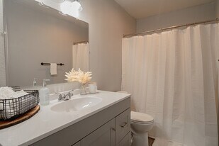 Deer Creek in Boise, ID - Building Photo