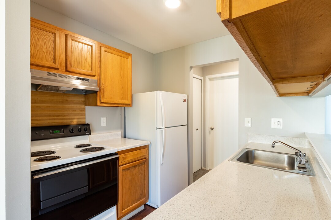 Turtle Creek Apartments in Pontiac, MI - Building Photo