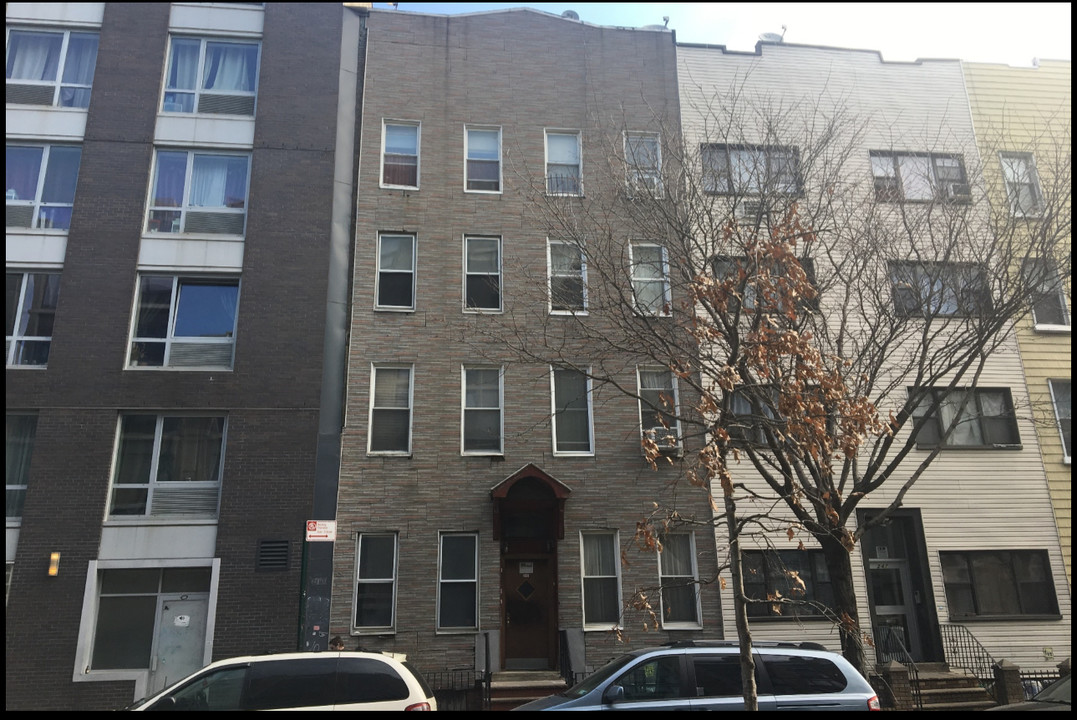 245 N 8th St in Brooklyn, NY - Building Photo