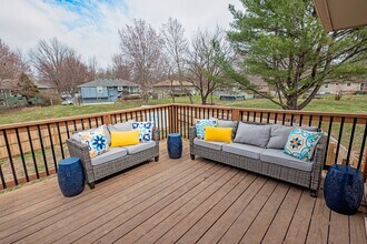 413 SE Lana Ct in Lee's Summit, MO - Building Photo - Building Photo