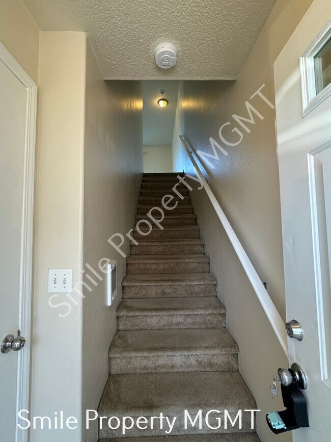 13450 SE Division St in Portland, OR - Building Photo - Building Photo