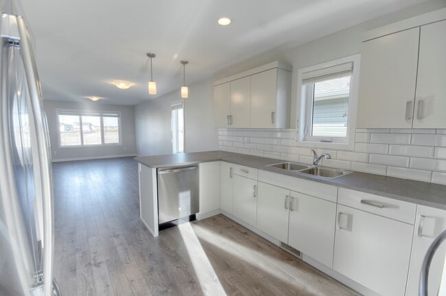 739 Coalbrook W in Lethbridge, AB - Building Photo - Building Photo