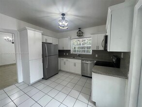845 Lorca St in Miami, FL - Building Photo - Building Photo