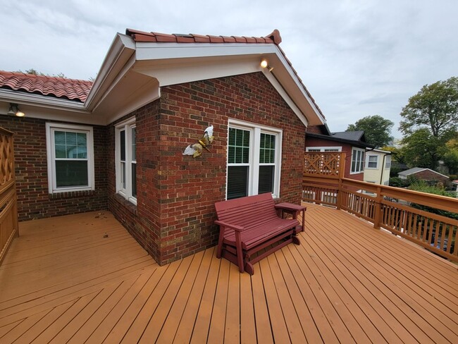 7311 Lindell Blvd, Unit Unit B in University City, MO - Building Photo - Building Photo