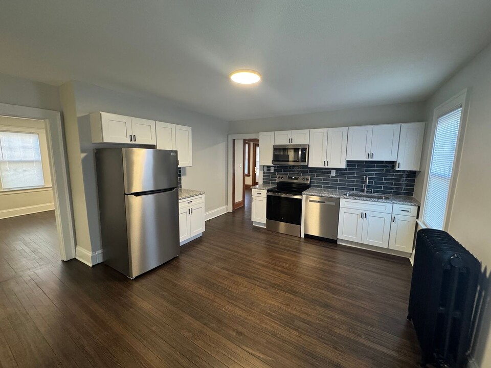29-31 Nesbit Ave in West Hartford, CT - Building Photo