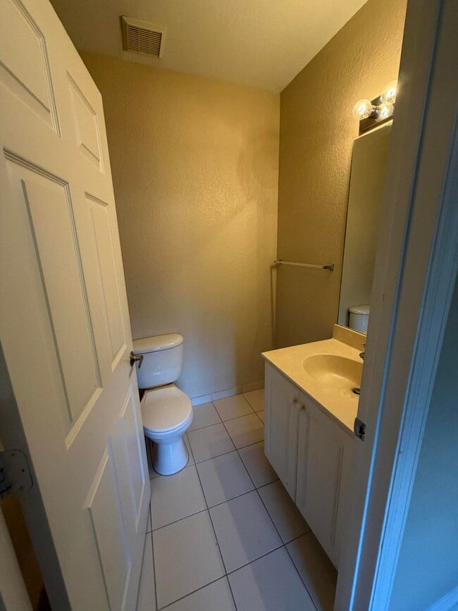 1992 Alamanda Way in Riviera Beach, FL - Building Photo - Building Photo