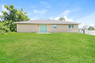 3312 26th St SW in Lehigh Acres, FL - Foto de edificio - Building Photo