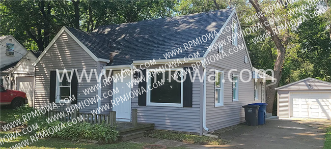 7002 SW 15th St in Des Moines, IA - Building Photo - Building Photo
