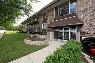 Lisle Place Apartments in Lisle, IL - Foto de edificio - Building Photo