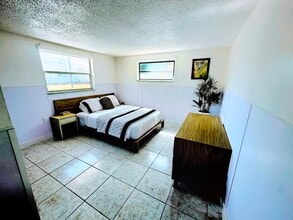 8341 Wilkins St in Port Richey, FL - Foto de edificio - Building Photo