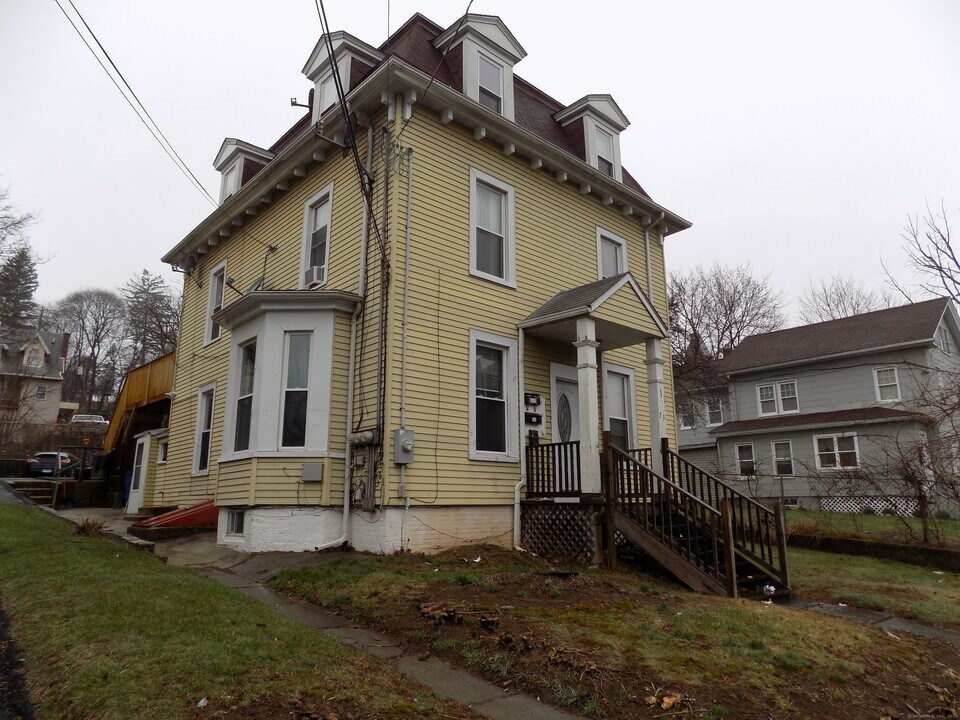 73 Prospect St in New Britain, CT - Building Photo