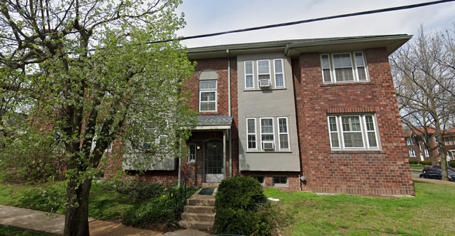 921 De Mun Ave, Unit 2N