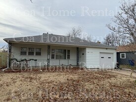 807 Lexington Rd in Wichita, KS - Building Photo