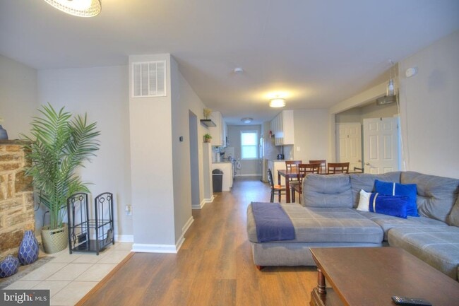 2708 Oakley Ave in Baltimore, MD - Building Photo - Building Photo