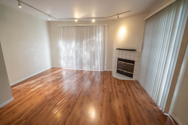 24135 Del Monte Dr. in Santa Clarita, CA - Building Photo - Building Photo