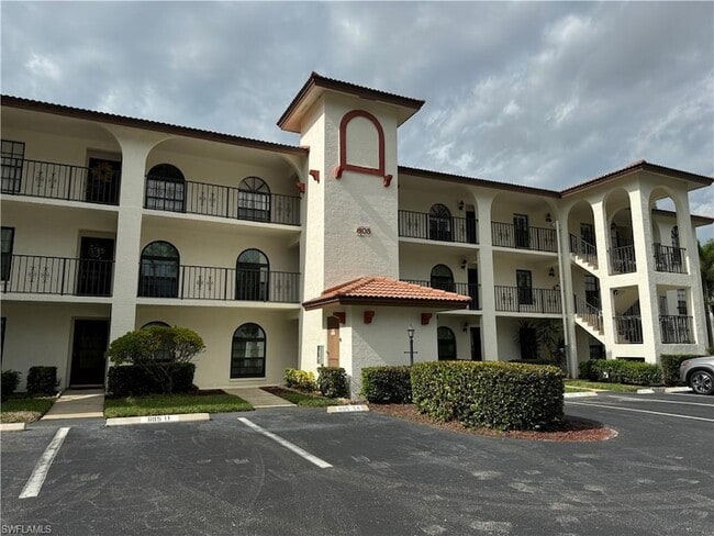 property at 605 Augusta Blvd