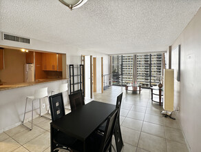 2049 S Ocean Dr, Unit 1004 in Hallandale Beach, FL - Building Photo - Building Photo