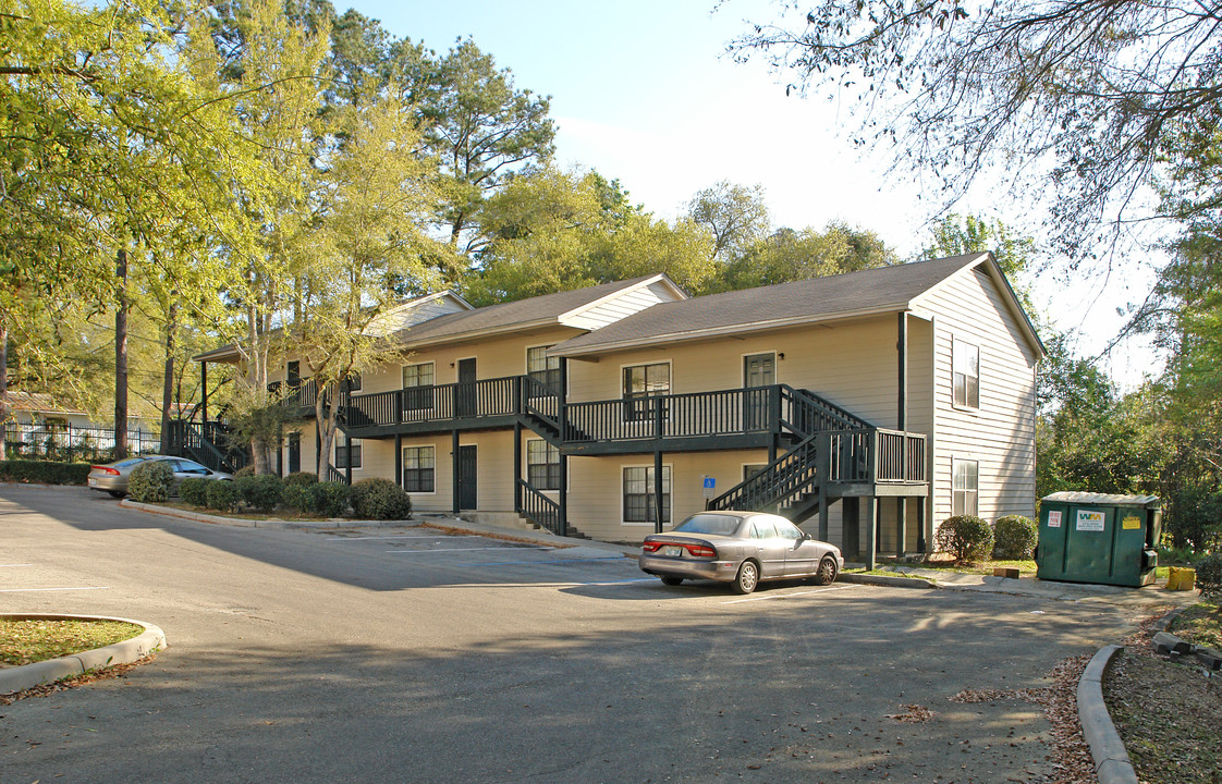 Richmond Square in Tallahassee, FL - Building Photo