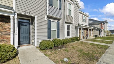 213 Glenhaven Ln in Jacksonville, NC - Building Photo - Building Photo