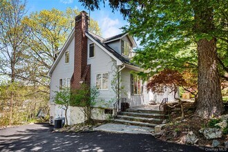 515 Mountainview Ave in Valley Cottage, NY - Building Photo - Building Photo