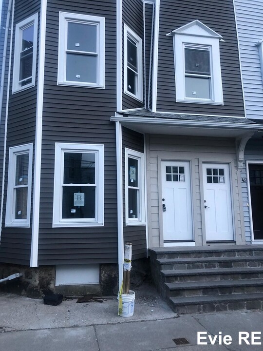 44 Hano St in Boston, MA - Building Photo