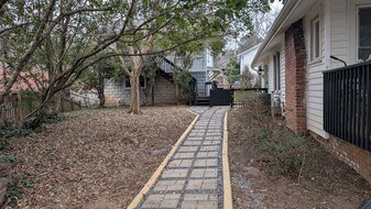 17 1/2 Oaklawn Avenue, Unit 17.5 Oaklawn Ave Cottage in Asheville, NC - Building Photo